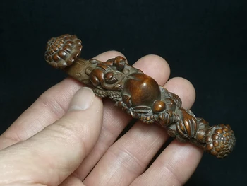 Japonský krušpán ručne vyrezávané opice Ruyi socha staré netsuke tabuľka Ornament zberateľské darček